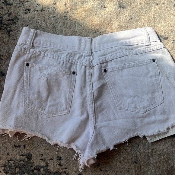 Ripped white shorts - Picture 4 of 5